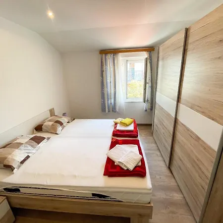 Fruk Apartamento Jadranovo